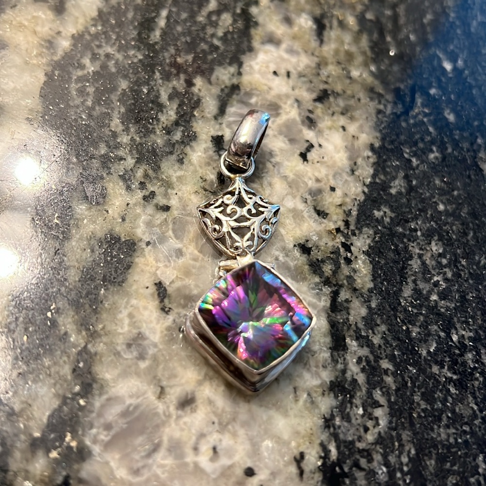 Sterling Silver Mystic topaz pendant. Beautiful purple - Picture 4 of 8
